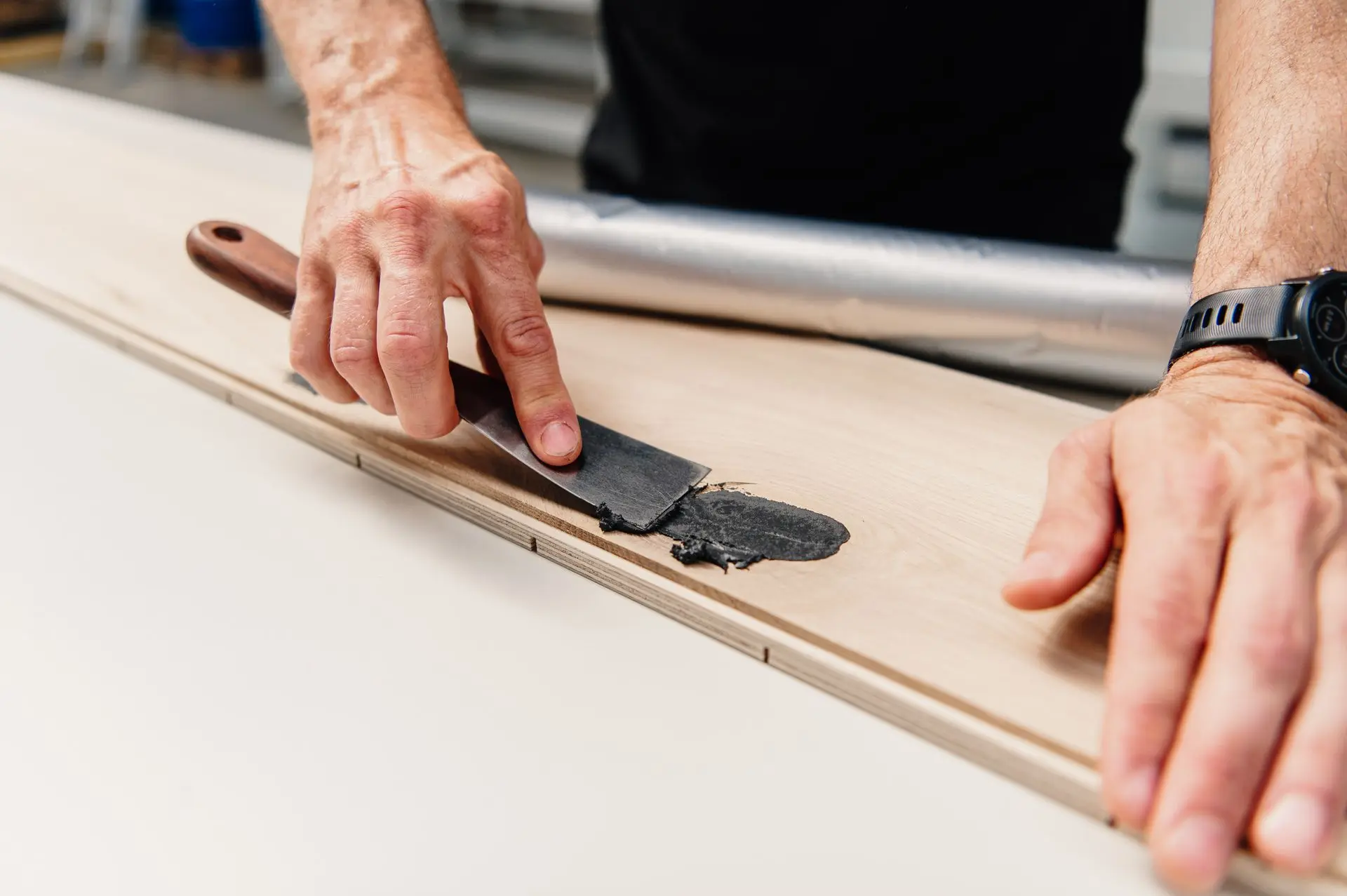 Manual filling wood defects